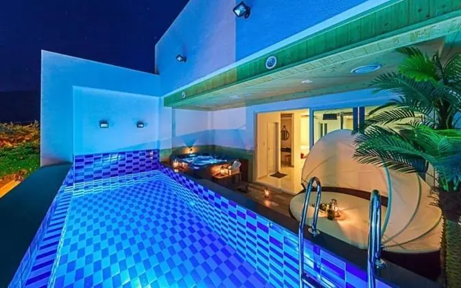 Oda (-K-couple indoor pool (3F))