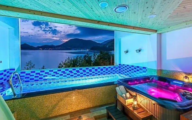 Oda (-K-couple indoor pool (3F))