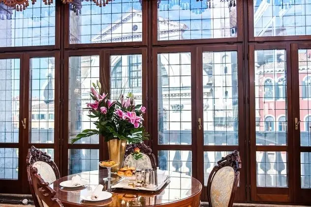 Presidential Süit, Kanal Manzaralı