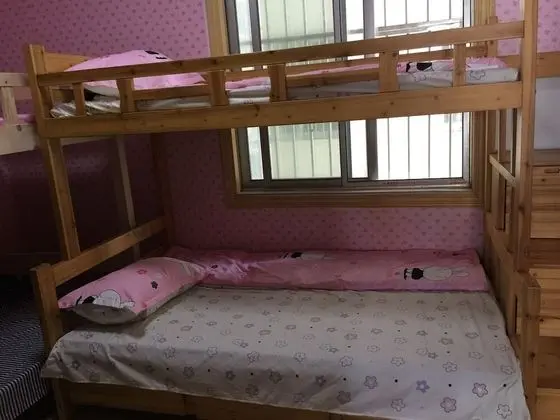 Ortak Ranzalı Oda, Sadece kadınlar için, Ortak Banyo