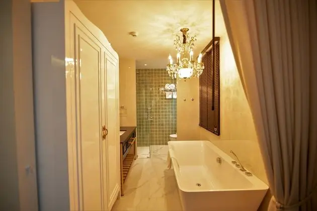 Superior Deluxe Room with Bathtub A1