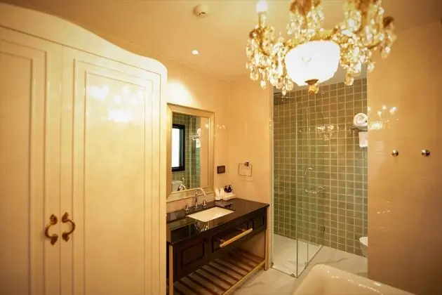 Superior Deluxe Room with Bathtub A1