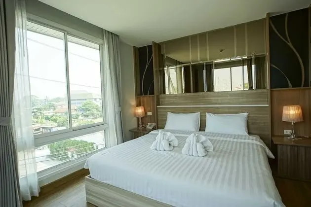 1 King Bed Street View