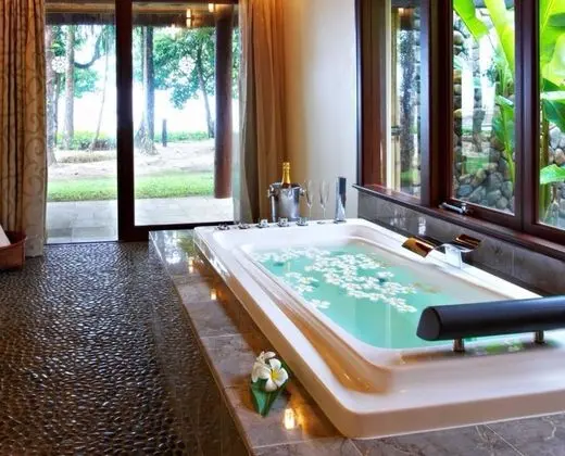 Süit, Denize Sıfır (Spa)
