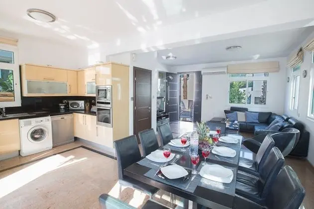 Villa, 4 Yatak Odası, Balkon