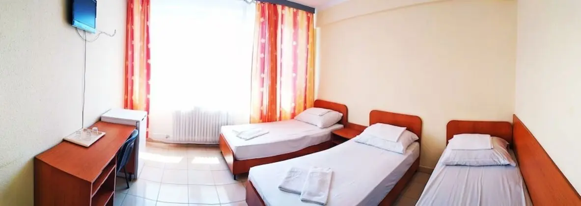 Üç Kişilik Oda