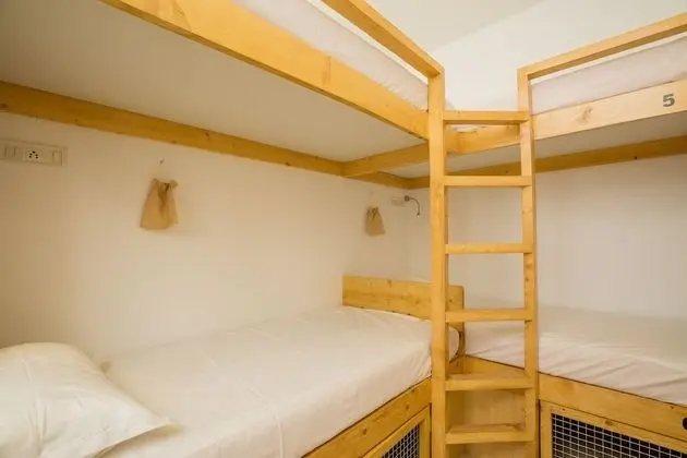 One bed in a 8 Bed Female Dorm