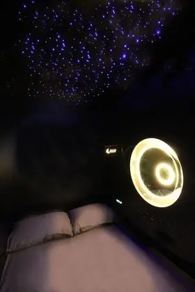 First Class Sleeping Pod, Mixed