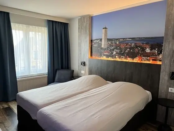 Tek Büyük veya İki Ayrı Yataklı Oda, Şehir Manzaralı