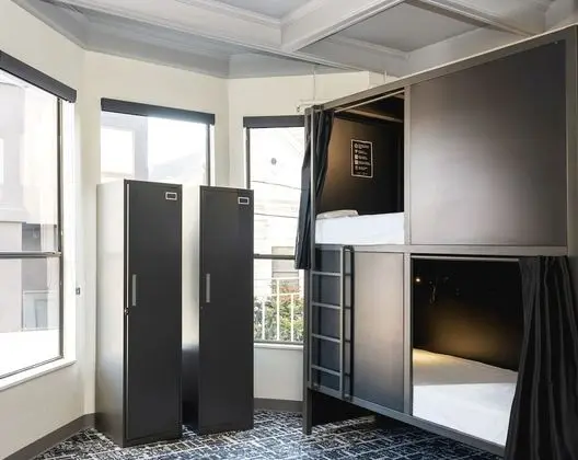Economy Class Pod in 6 Bed Female Dorm