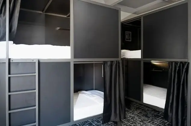 Economy Class Pod in 6 Bed Female Dorm