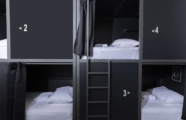 Economy Class Pod in 6 Bed Female Dorm