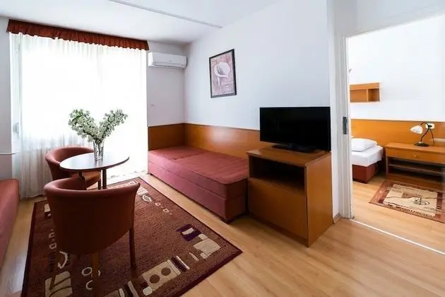 Family Apart Daire, Sigara İçilmez