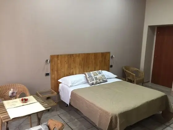 Üç Kişilik Oda, Sigara İçilmez