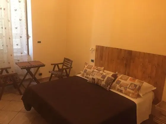 Üç Kişilik Oda, Sigara İçilmez