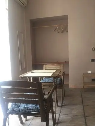 Üç Kişilik Oda, Sigara İçilmez