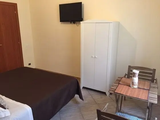 Üç Kişilik Oda, Sigara İçilmez