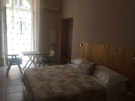 Üç Kişilik Oda, Sigara İçilmez