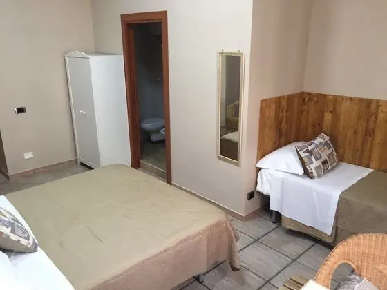 Üç Kişilik Oda, Sigara İçilmez