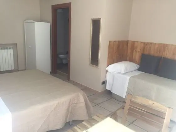 Üç Kişilik Oda, Sigara İçilmez