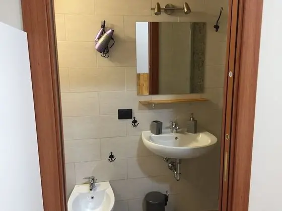 Üç Kişilik Oda, Sigara İçilmez