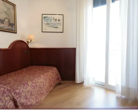 Standard Tek Kişilik Oda, Teras, Kısmi Deniz Manzaralı