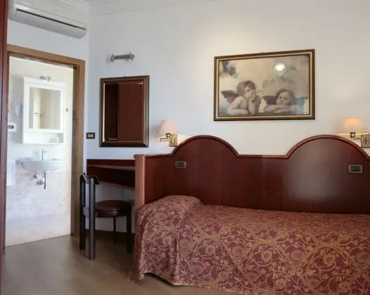 Standard Tek Kişilik Oda, Teras, Kısmi Deniz Manzaralı