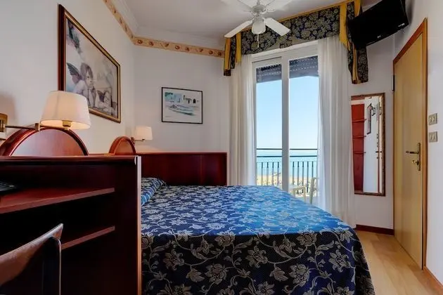 Standard Tek Kişilik Oda, Teras, Kısmi Deniz Manzaralı
