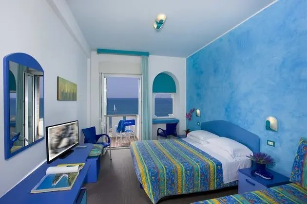 Tek Büyük veya İki Ayrı Yataklı Oda, Deniz Manzaralı