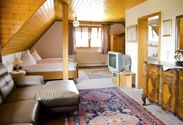 Üç Kişilik Oda, 2 Yatak Odası