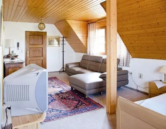 Üç Kişilik Oda, 2 Yatak Odası