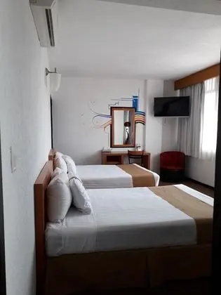 Tek Büyük Yataklı Oda, 2 Çift Kişilik Yatak