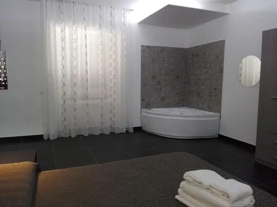 Tek Büyük Yataklı Oda, Jakuzi