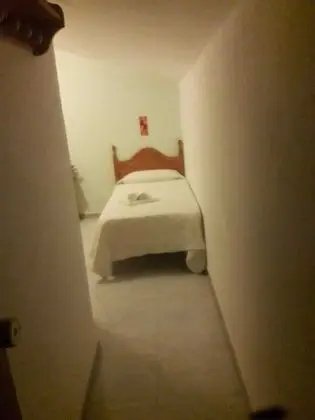 İki Ayrı Yataklı Oda, Ortak Banyo