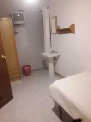 İki Ayrı Yataklı Oda, Ortak Banyo