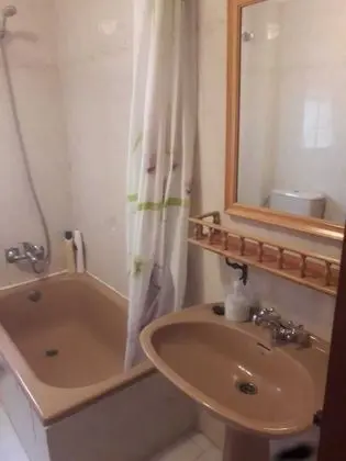 Tek Büyük Yataklı Oda, Ortak Banyo