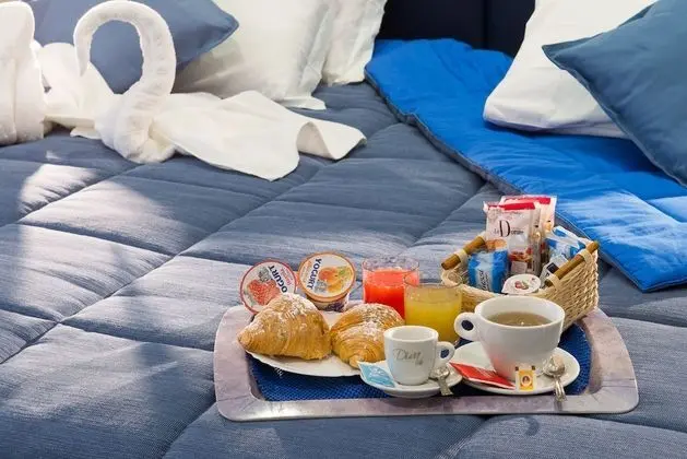 Odada yemek servisi