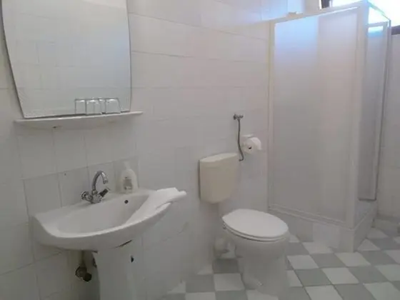 Üç Kişilik Oda