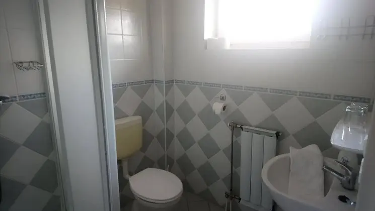 Üç Kişilik Oda