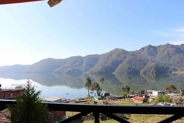 Deluxe Tek Büyük veya İki Ayrı Yataklı Oda, Veranda, Göl Manzaralı
