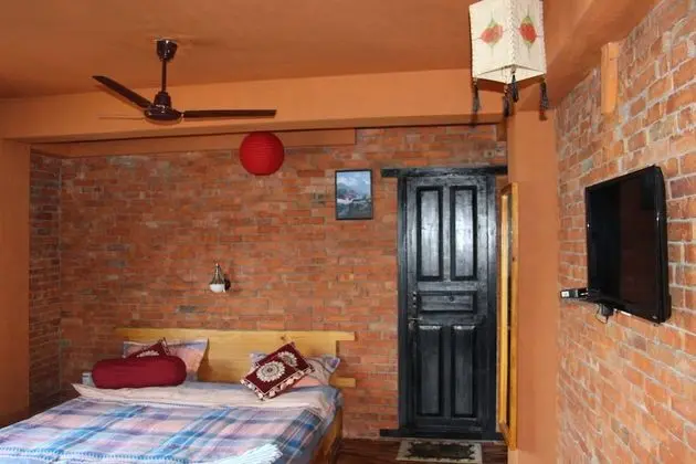 Standard Tek Büyük veya İki Ayrı Yataklı Oda, Balkon, Göl Manzaralı