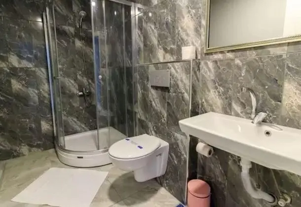 Dört Kişilik Oda, Şehir Manzaralı