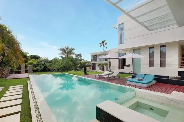 Five Bedroom Villa with Private Pool