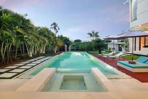 Five Bedroom Villa with Private Pool