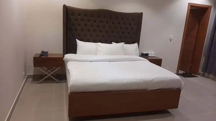 Deluxe Tek Büyük Yataklı Oda