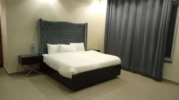 Deluxe Tek Büyük Yataklı Oda