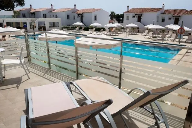 Apart Daire, 2 Yatak Odası, Balkon, Havuz Manzaralı