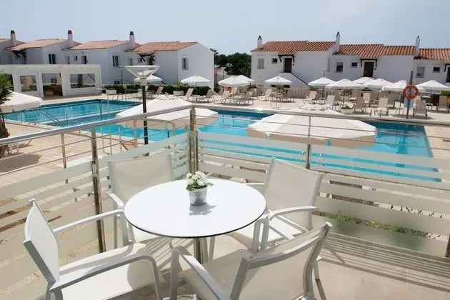 Apart Daire, 2 Yatak Odası, Balkon, Havuz Manzaralı