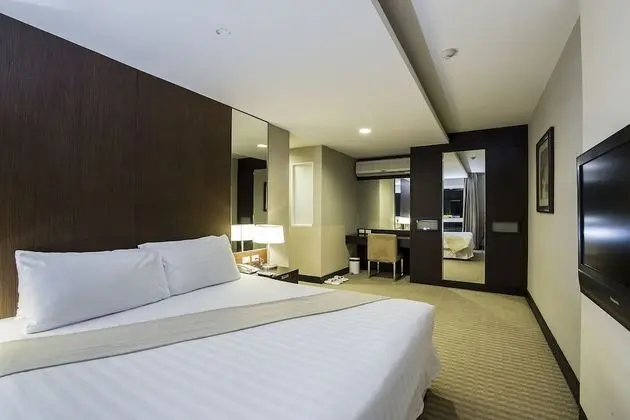 2-Bedroom Triple Suite