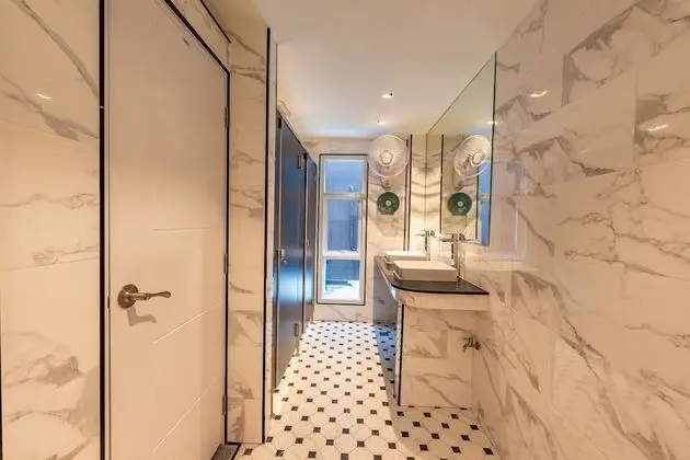 Budget King Room (Share bathroom)